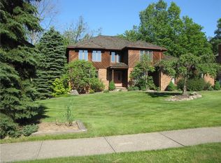 9373 Sherwood Trl, Brecksville, OH 44141