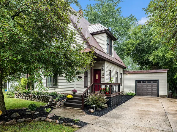 417 S Stewart Ave, Fremont, MI 49412