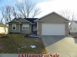 5905 Bethpage Cir SW, Cedar Rapids, IA 52404