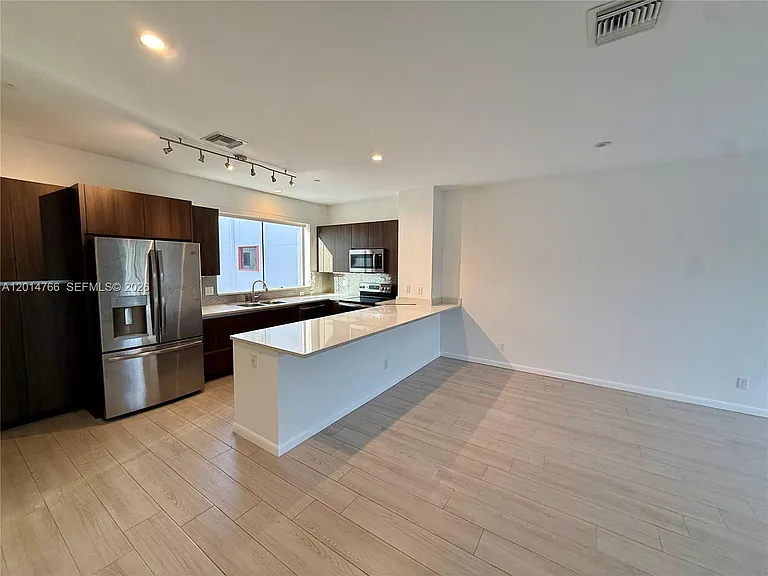 119 NE 6th St #119 — Photo 7