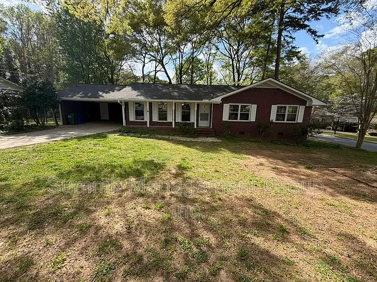 200 Indian Creek Dr — Photo 1