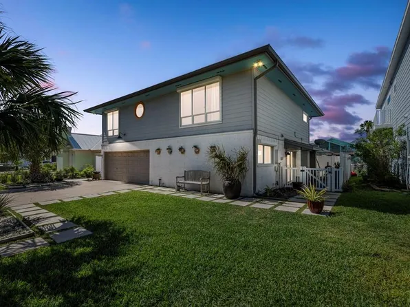 502 Sierra Sound St, Rockport, TX 78382