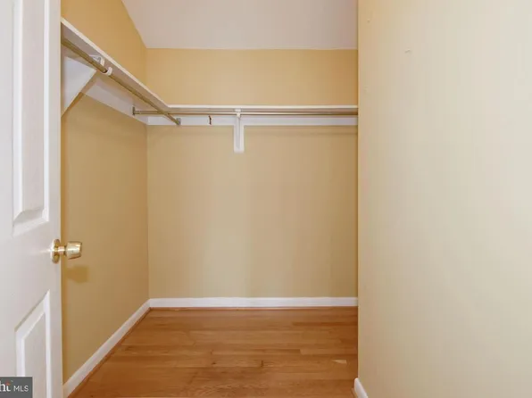 5102 Gunpowder Rd, Fairfax, VA 22030