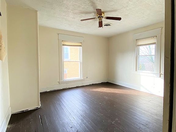 4th image of 607 N Main St