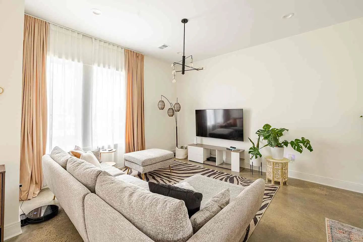 3 bed, 2.5 bath, 1571 sqft, $2,450 — Photo 3