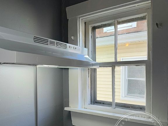 5th image of 1272 Pleasant St #2
