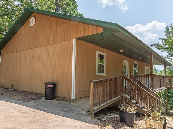 2nd image of 104 Cardinal Ln