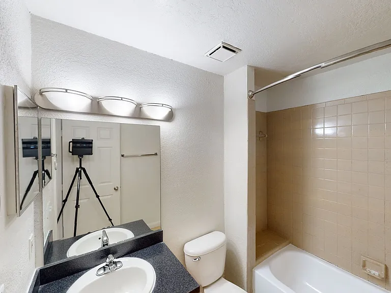 Altamira Place Apartment Homes — Photo 92