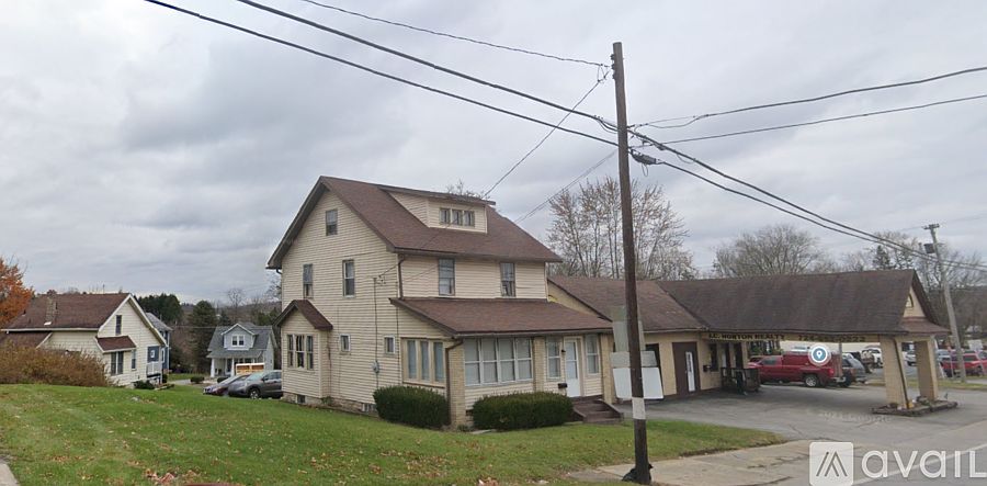 2nd image of 1823 E Washington St