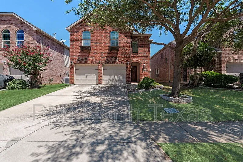4 bed, 2.5 bath, 2746 sqft, $2,600 — Photo 1