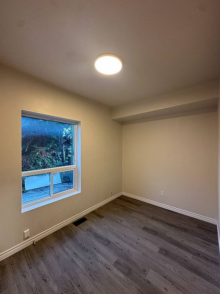 Peterborough Apartment for rent - 5 Bedrooms — photo 16