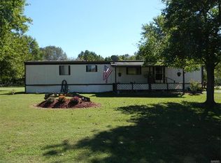 104 Bluebird Ln, Villa Ridge, MO 63089