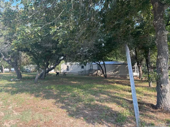287 hickory hill, La Vernia, TX 78121