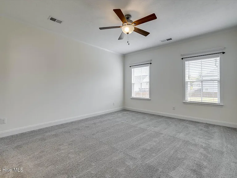 711 Courtland Ln — Photo 14