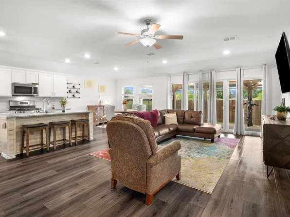 9200 S Field Ln, Arlington, TX 76002
