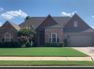 1724 W Berkeley Ave, Rogers, AR 72758