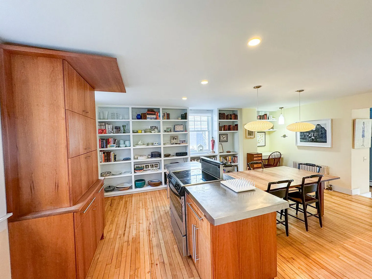 4 bed, 2.5 bath, 1786 sqft, $8,925 — Photo 3