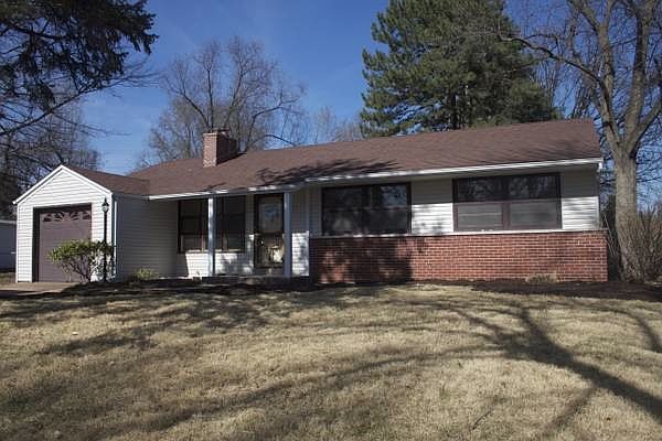 1st image of 11 Buckeye Dr