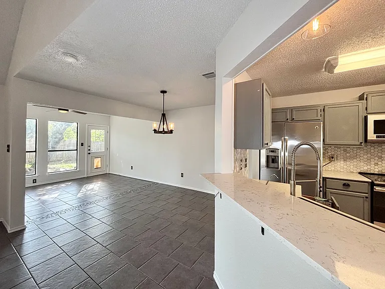 15606 Knollhollow — Photo 3