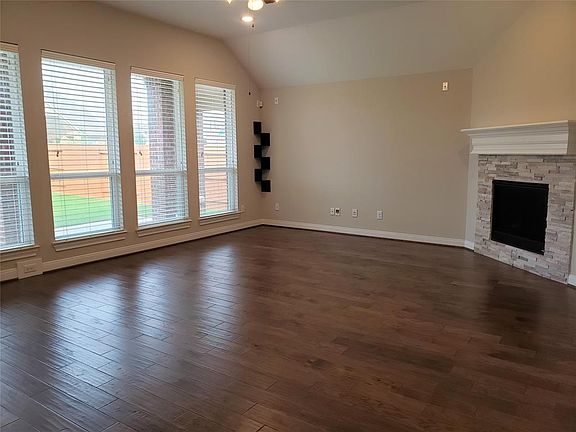 4th image of 11530 Gowanhill Dr