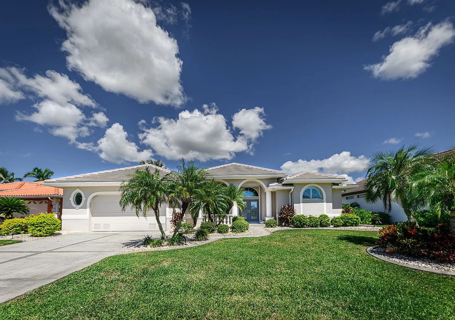 Unfurnished Annual Rental Waterfront Elegance in Burnt Store Isles — Photo 1