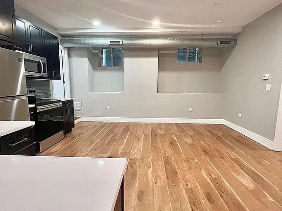 4th image of 1525 W Girard Ave #B1