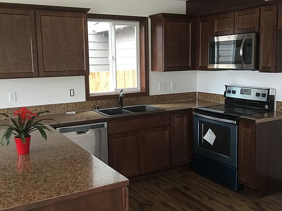 2nd image of 104 Pilchuck St #B