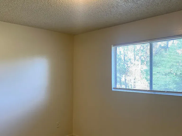 1750 N Pine St #11 — Photo 8