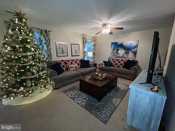 4th image of 22120 Victoria Cir