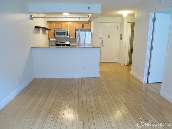3rd image of 516 W 47th St APT S2e