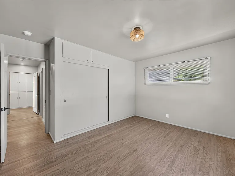 614 N Glendora Ave — Photo 10