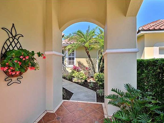 3rd image of 1673 Victoria Cir