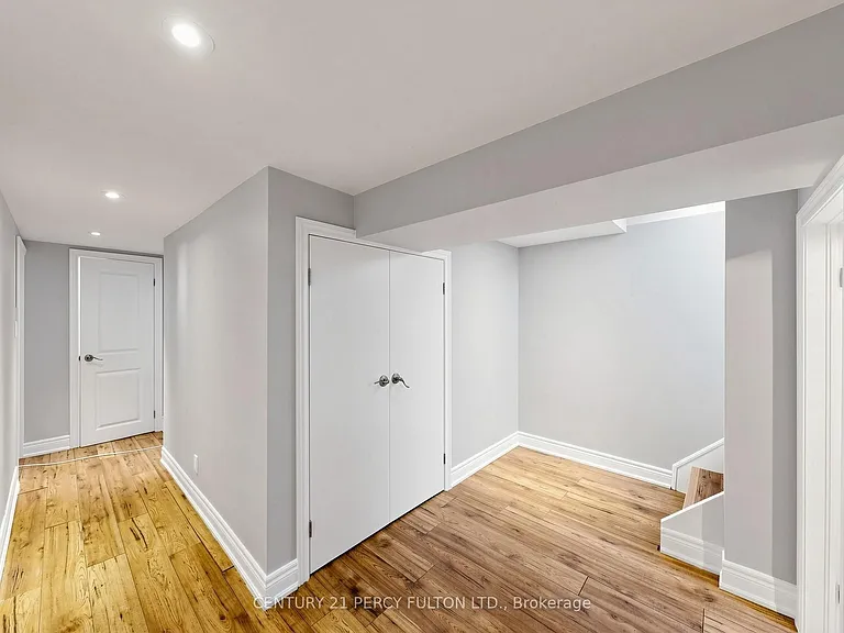 25 Kenwood Cres — Photo 30