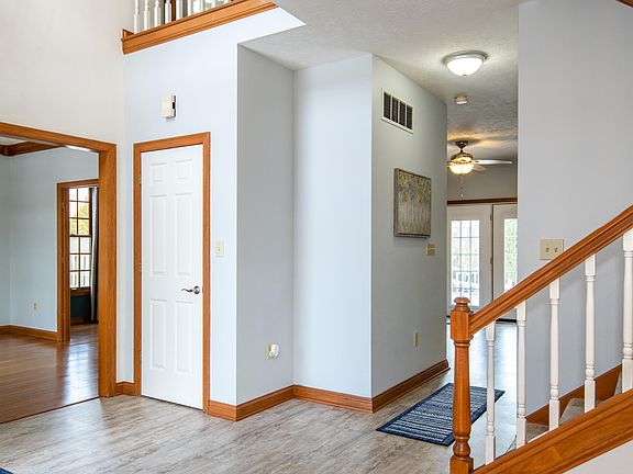 5th image of 1394 Meadowlands Dr