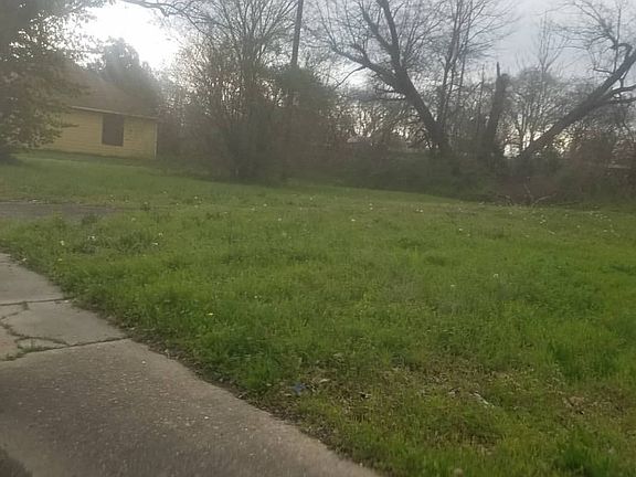 4th image of 1343 N Bellevue Blvd