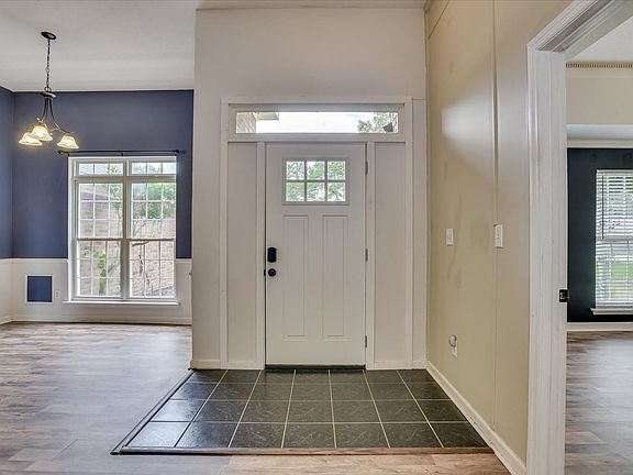 3rd image of 1046 Woodberry Dr