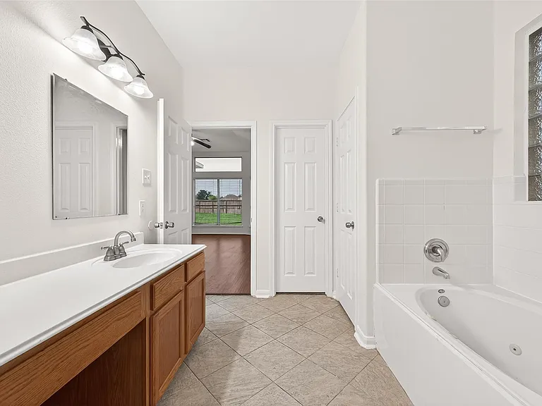 22303 Naple Hollow Ln — Photo 31