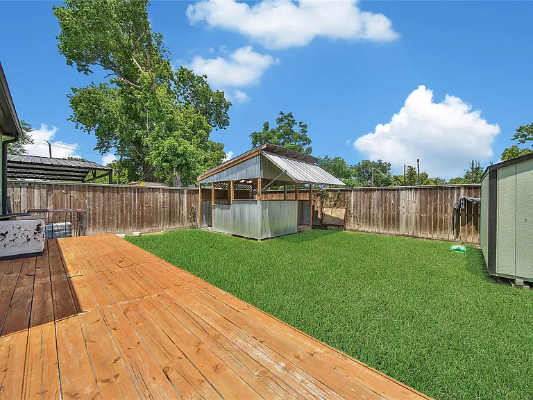 2314 Carr St — Photo 20