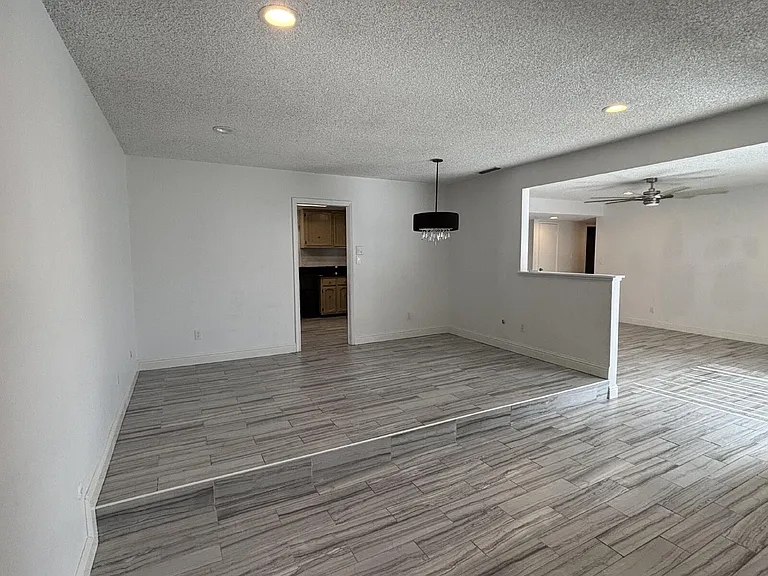 2405 Dels Ln — Photo 8
