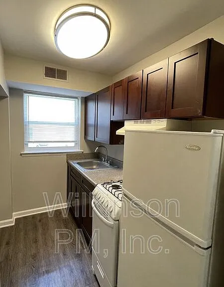 319 2nd Ave #104 — Photo 4