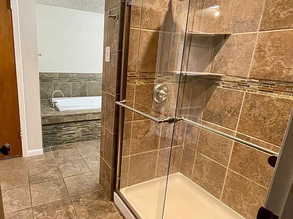 5th image of 3708 Jeanette Dr