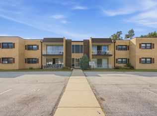 18320 Cherry Creek Dr APT 8, Homewood, IL 60430
