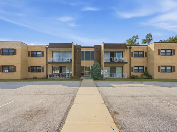 18320 Cherry Creek Dr APT 8, Homewood, IL 60430