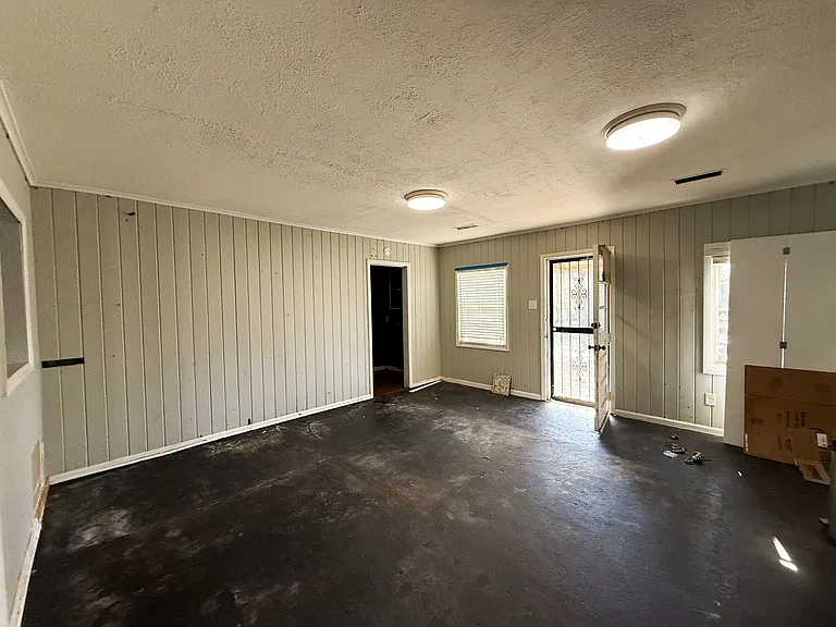 1027 Waring Rd — Photo 4