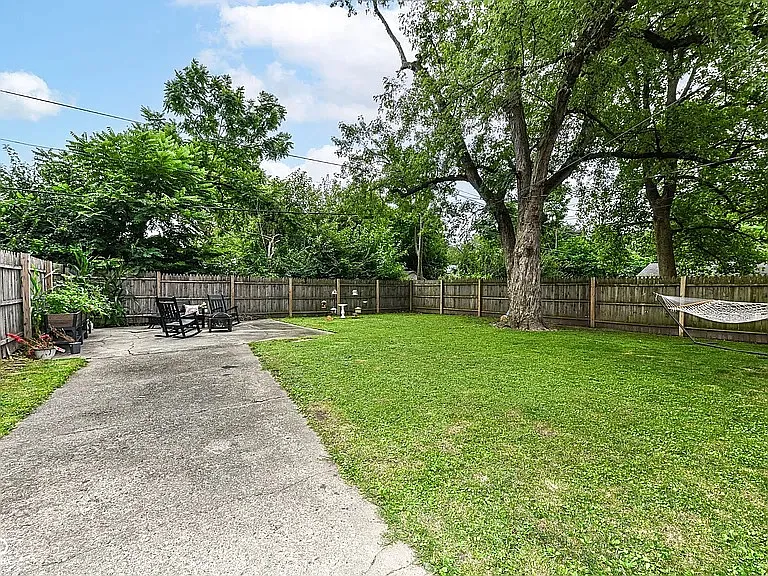 2 bed, 1000 sqft, $1,250 — Photo 4