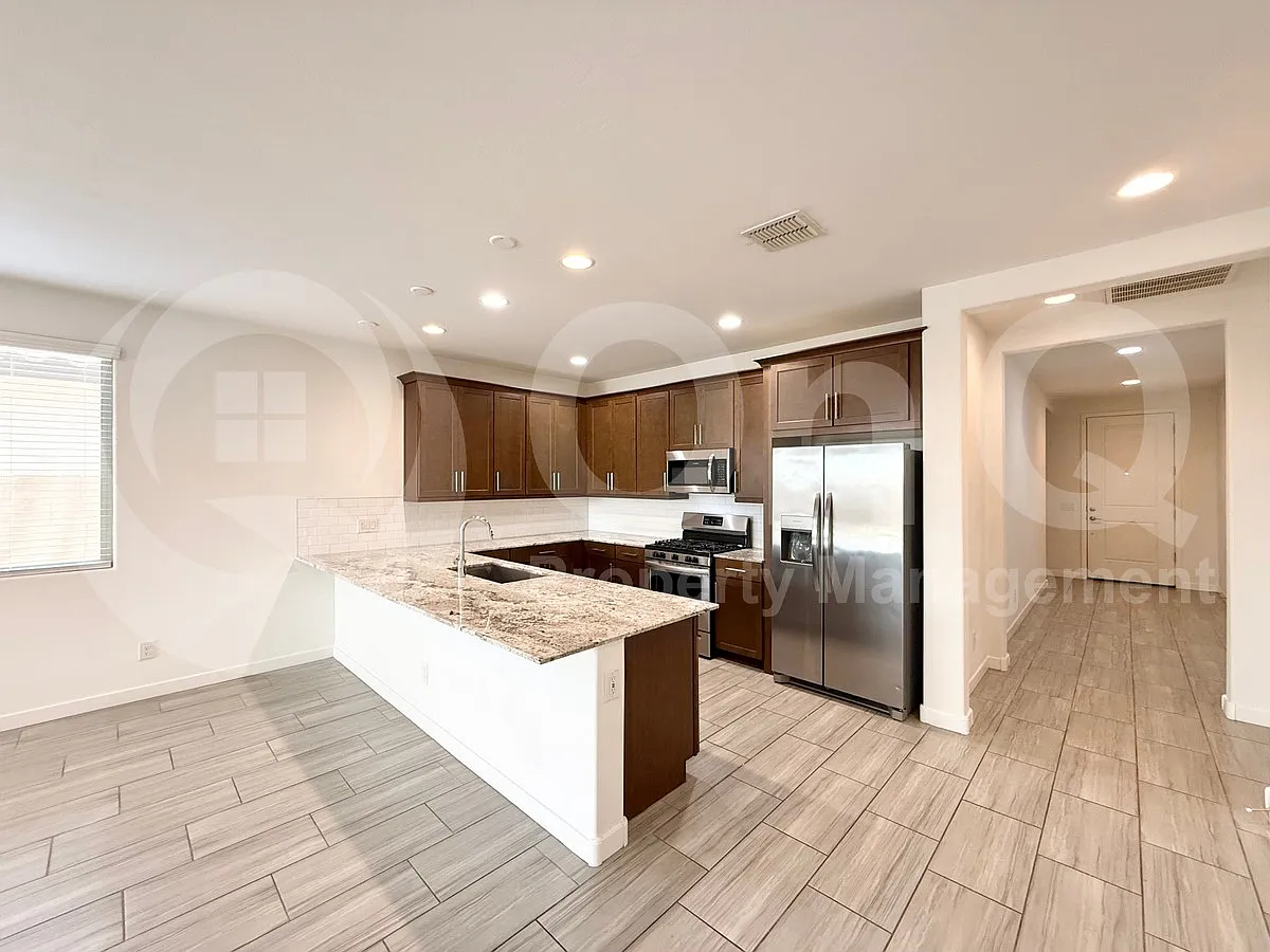 4 bed, 3.0 bath, 2529 sqft, $2,549 — Photo 3