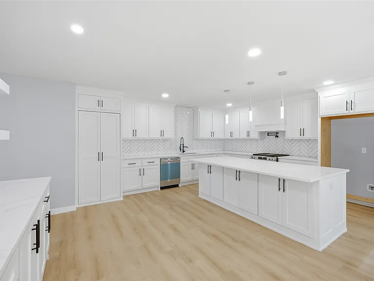 1906 N Eucalyptus Ct — Photo 13