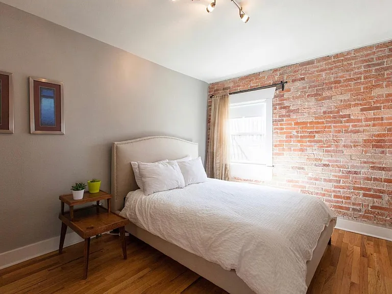 2626 W Argyle Pl — Photo 9