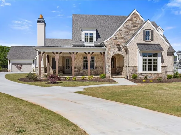5325 Retreat Dr, Flowery Branch, GA 30542