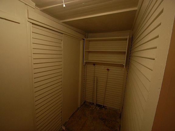 3rd image of 1228 Yale St